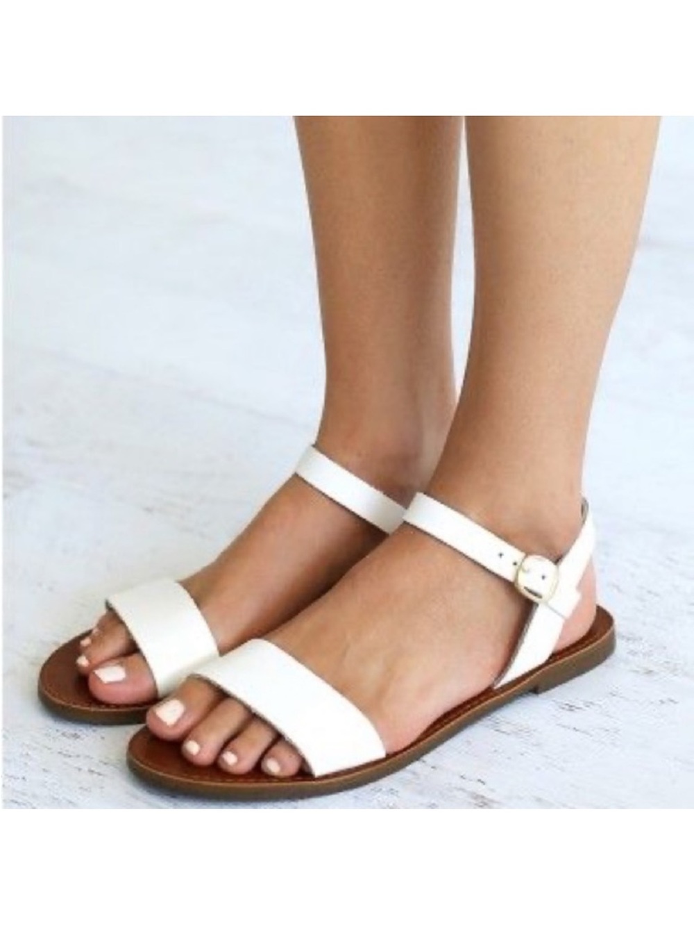 Steve Madden Women's 8M DONDDI white leather strappy flat Sandal